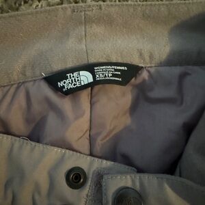 EUC The North Face women’s XS snow pants (light purple maybe mauve color??)